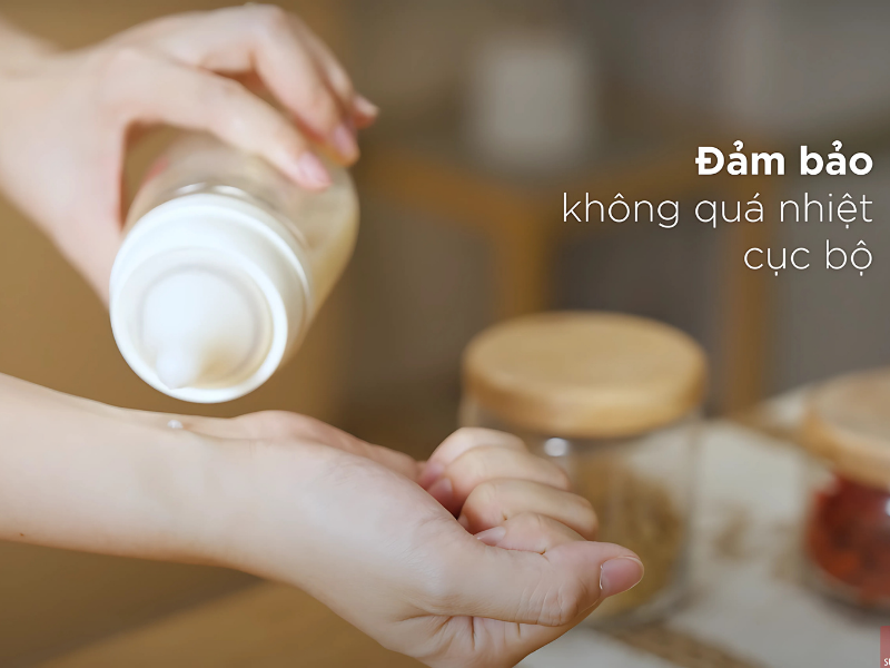Giúp mẹ không mắc sai lầm thường gặp khi kiểm tra sữa mẹ đã đủ ấm hay chưa